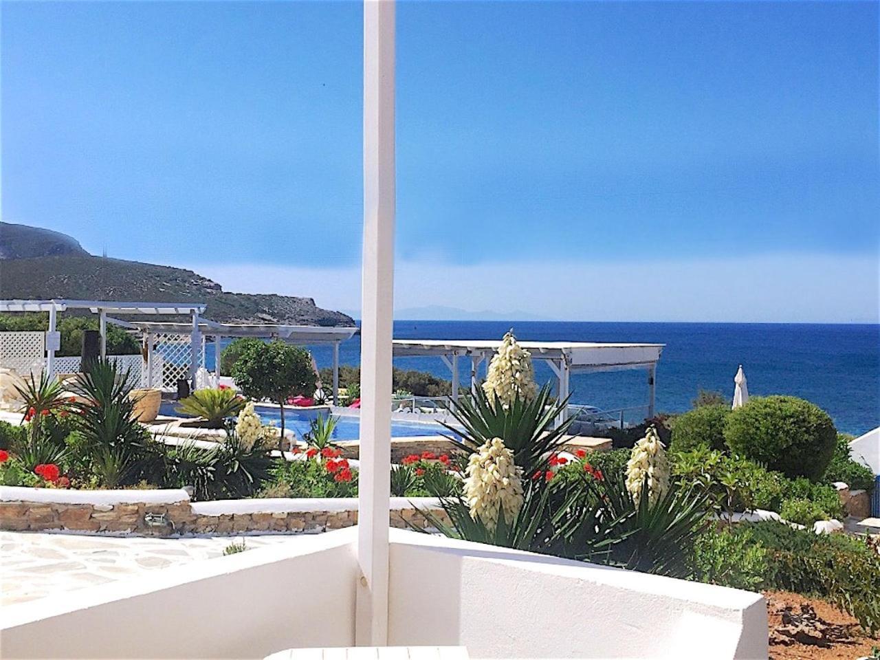 Blue Dolphin Antiparos Villas And Suites Agios Georgios  Eksteriør billede